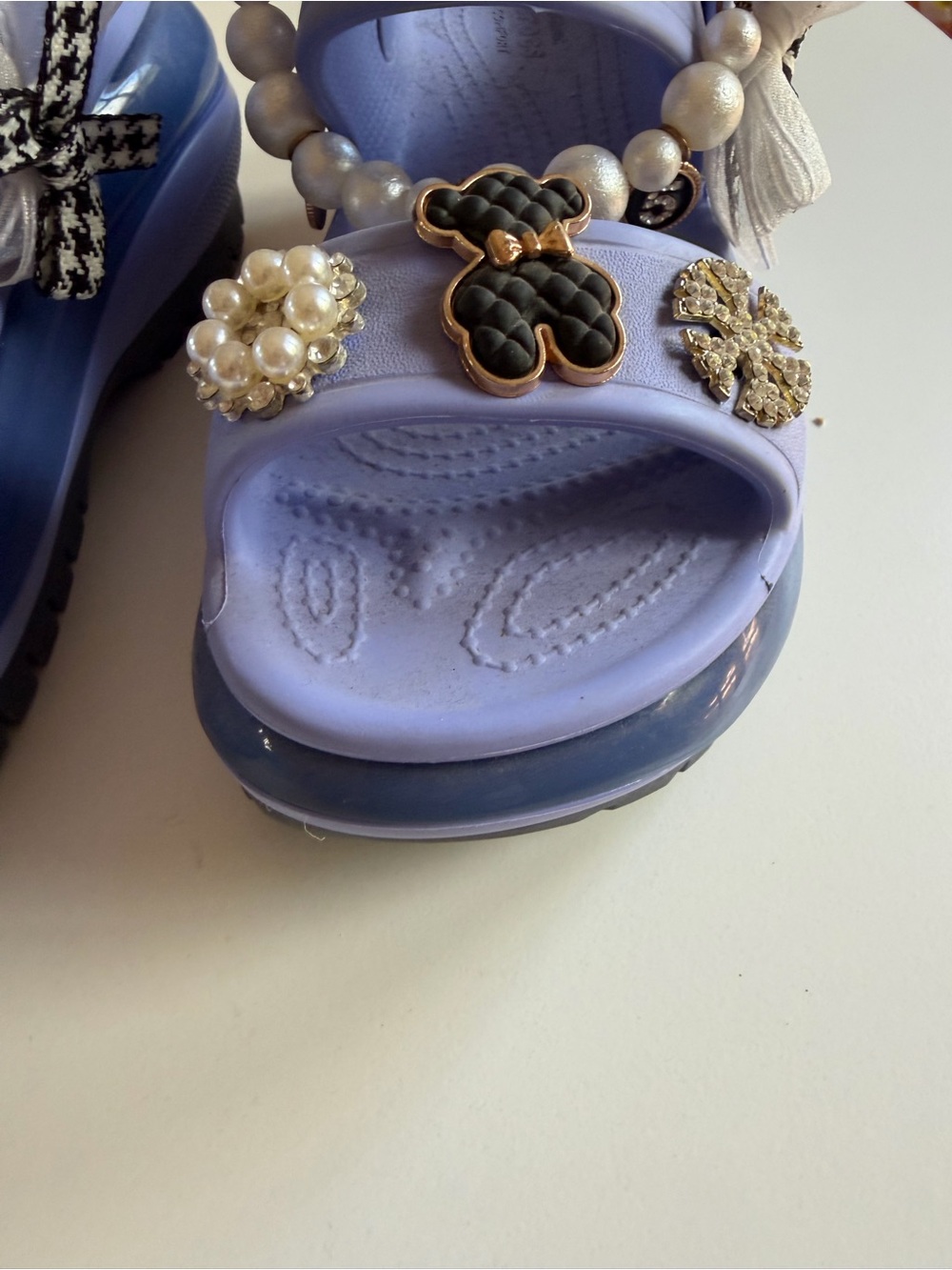 Crocs comfort platforms - Lavender Pearl-Embellished Sandals - Picture 2 of 6